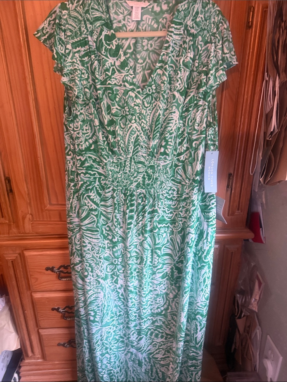 London Times Green and White Floral Maxi Dress with Flutter Sleeves